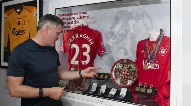 因此继续留, 为家乡的球, 着一切 因此继续留, 为家乡的球, 着一切